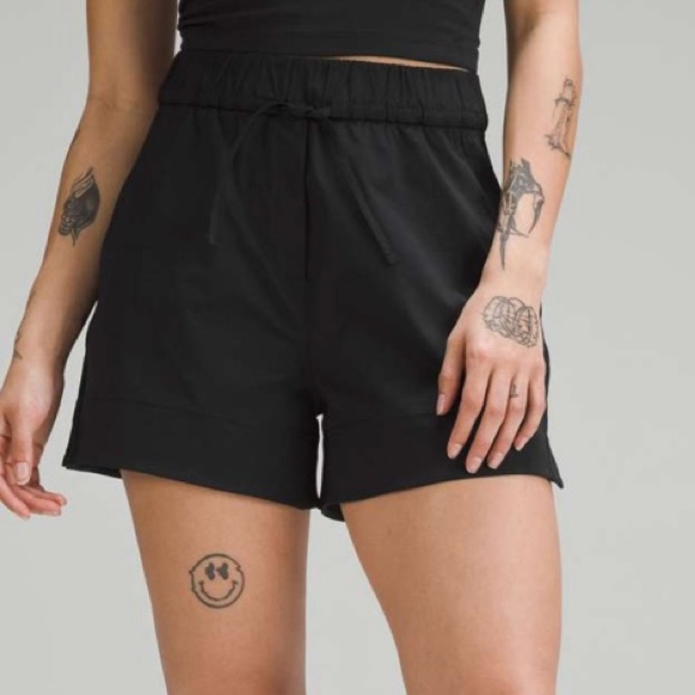 Lululemon Cinchable Waist High-Rise
Woven Short 3.5" Black